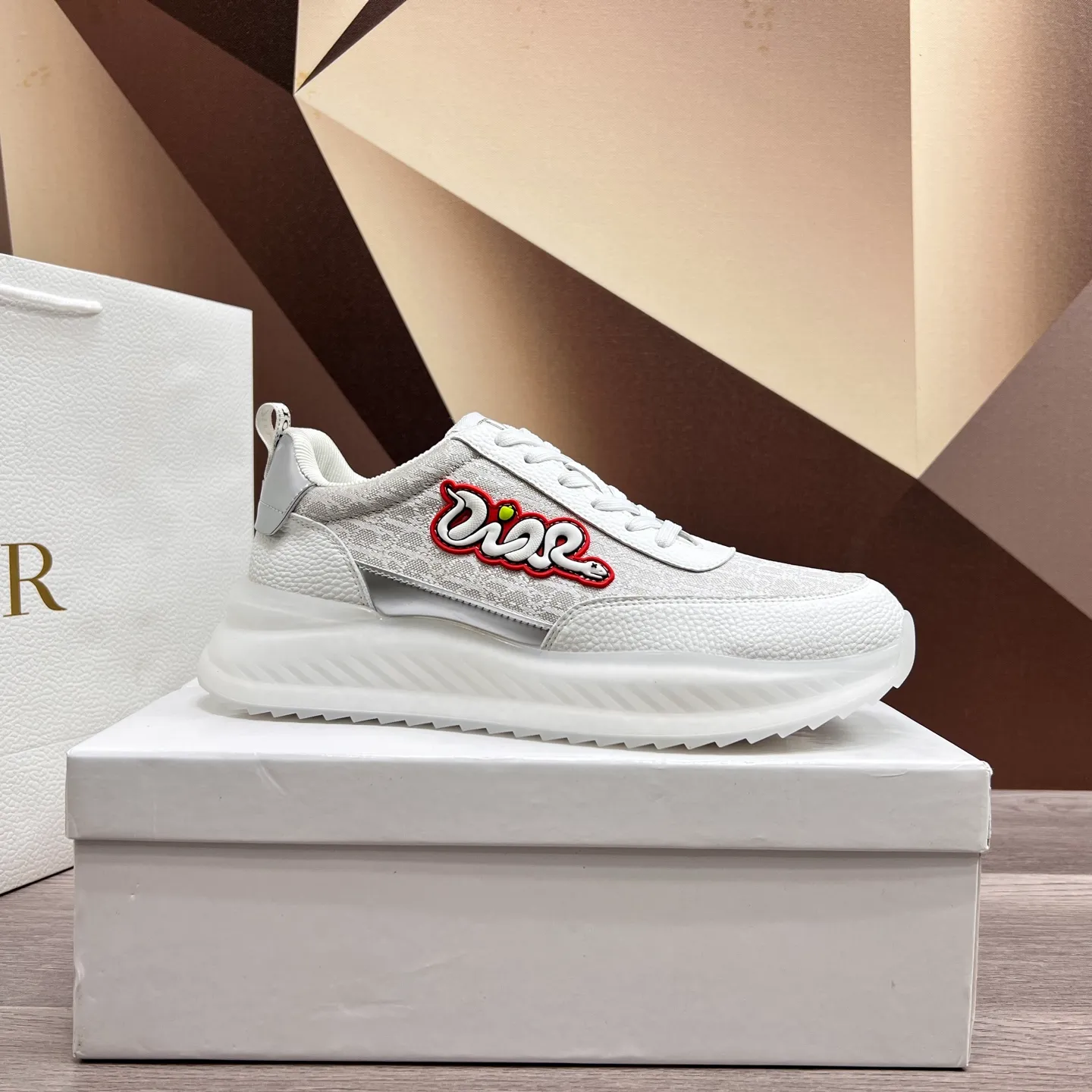 Factory price: 438💰Dior original quality.~ Unique modern style sneakers. 🏃A must-have casual shoe for trendy men😍😍 Imported cowhide fabric, sheepskin foot pads (refuse to discolor and grind feet) soles: Original soles specially provided by the original factory, French lazy style design ⚠️Fit to the feet, original quality, super comfortable original soles. It’s like shooting the real thing🎬The real thing is better, high-quality sneakers, men’s shoe size: 38-44 (45 and 46 can be customized)